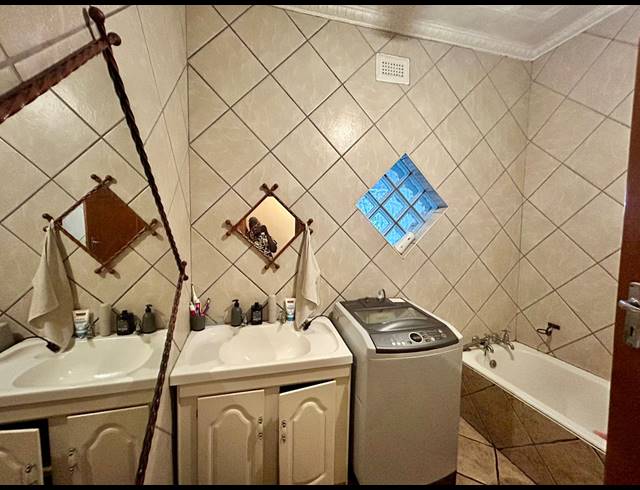 3 bed property to rent in KENSINGTON
